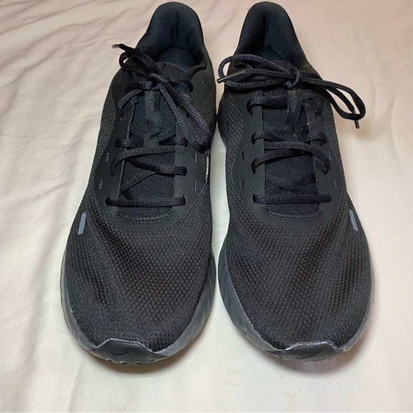 Black Men’s Nike Running Shoes - Picture 6 of 11